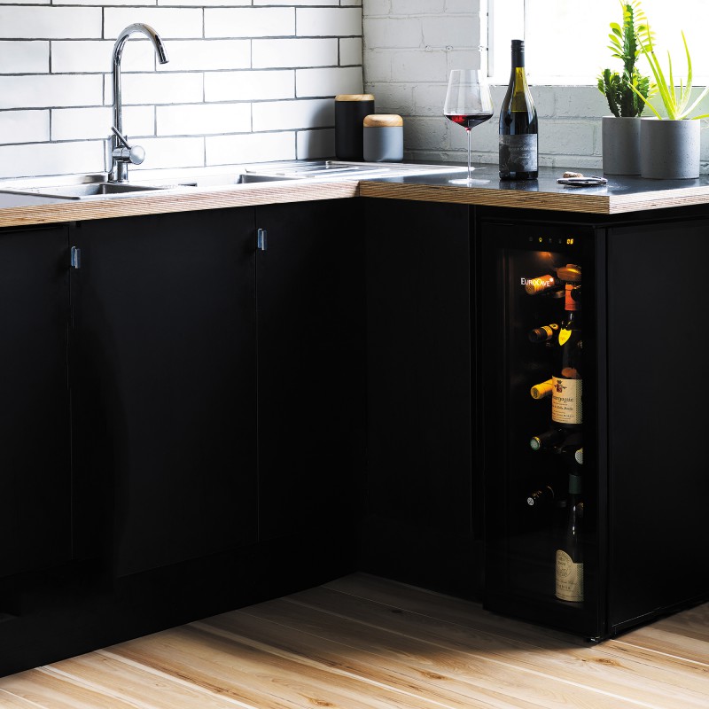 03_wine-by-the-glass-bringing-wine-to-the-correct-temperature-and-storing-open-bottles-12-bottles-tete-a-tete 03 wine by the glass bringing wine to the correct temperature and storing open bottles 12 bottles tete a tete